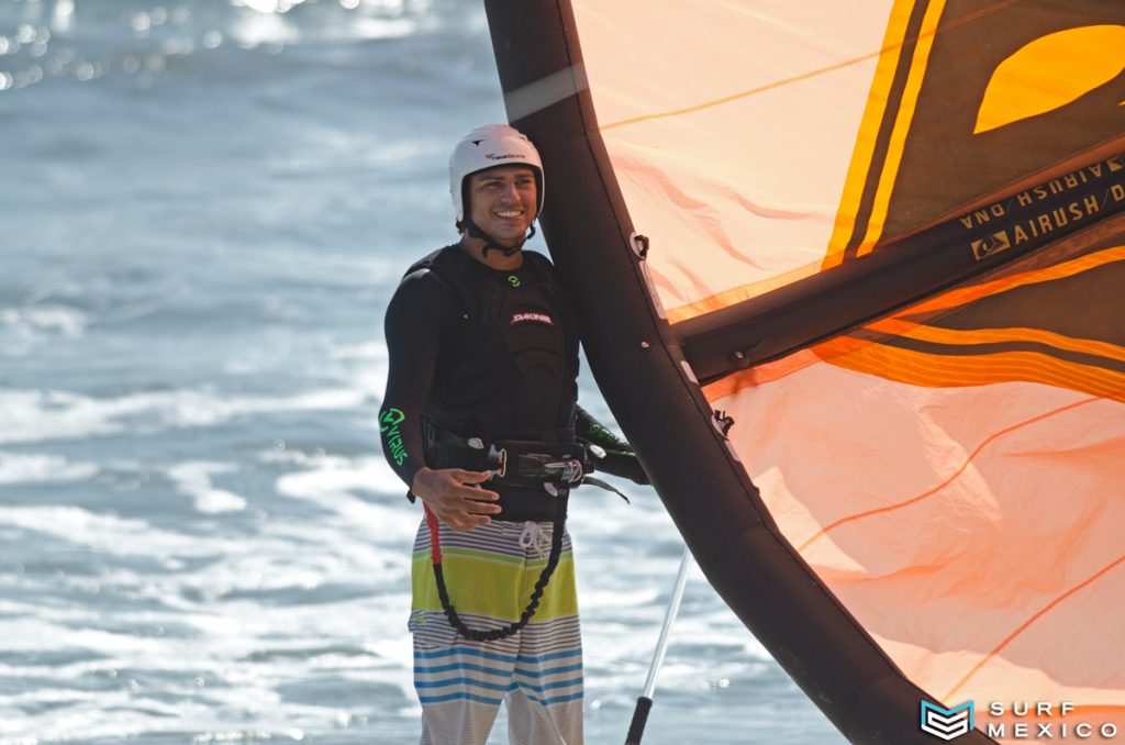 Fernando-stalla-learms-to-kite-at-surf-mexico-4